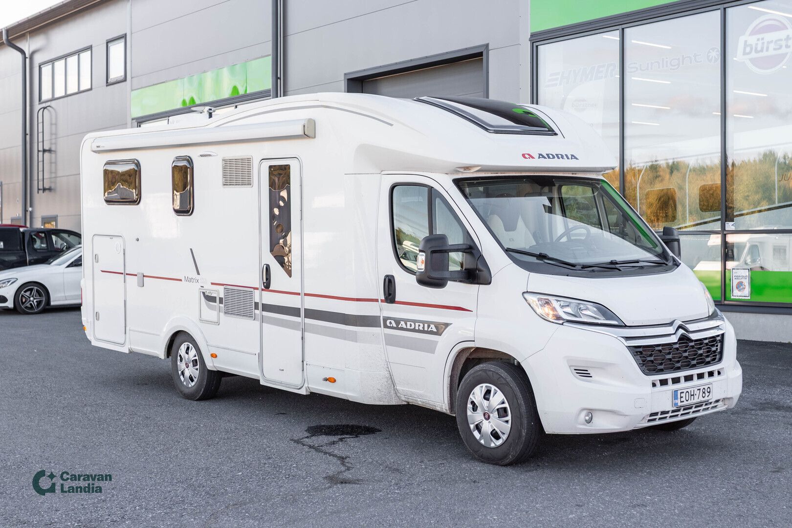 Adria Matrix 670 SL Axess 2.0 BlueHDi 130hv ** TRUMA, ERILLISVUOTEET, SÄHKÖ-HUBBET, 5-HLÖ, B-KORTTI **, kuva 1