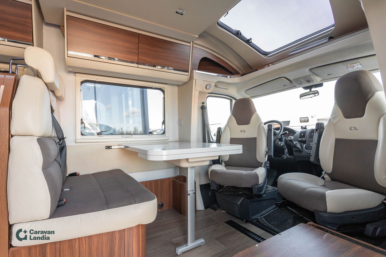 Adria Matrix 670 SL Axess 2.0 BlueHDi 130hv ** TRUMA, ERILLISVUOTEET, SÄHKÖ-HUBBET, 5-HLÖ, B-KORTTI **, kuva 8