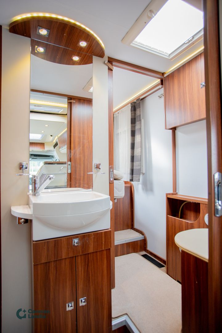 Adria Matrix Supreme M 687 SBC 2.2 170hv ** ALDE, SAAREKEVUODE, LASKUVUODE **, kuva 13