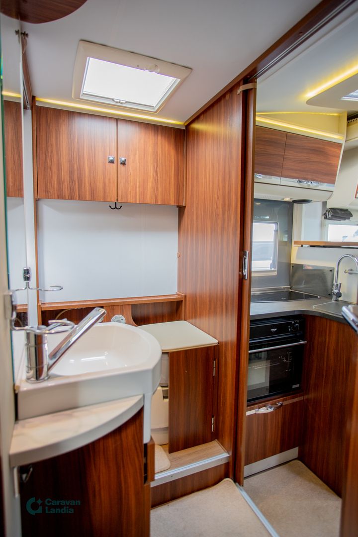 Adria Matrix Supreme M 687 SBC 2.2 170hv ** ALDE, SAAREKEVUODE, LASKUVUODE **, kuva 14