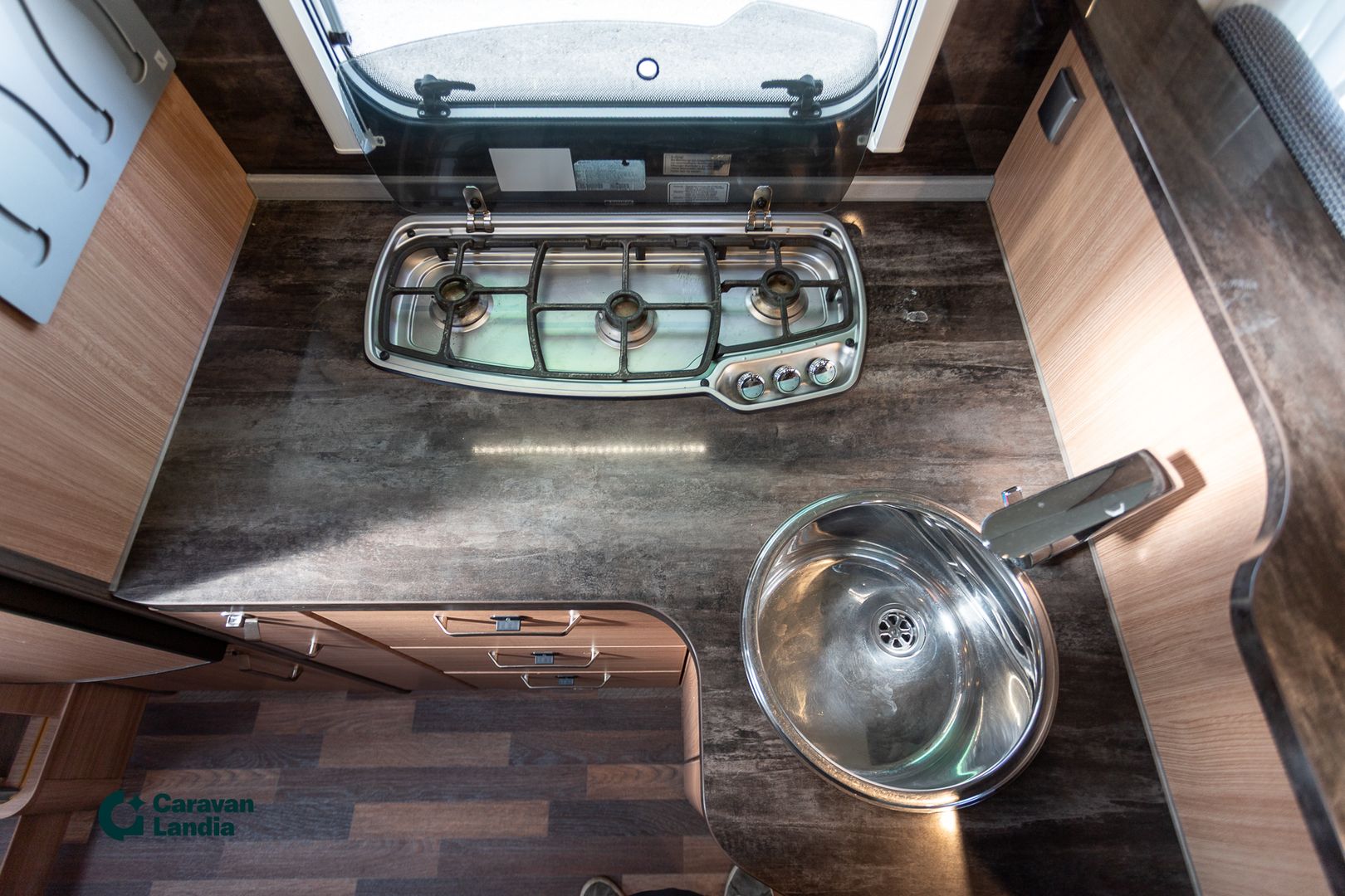 Knaus Sky Wave 700 MEG 2.3 Mjet 150 hv ** JUURI KATSASTETTU, TRUMA, LASKUVUODE, ERILLISVUOTEET, VAKKARI **, kuva 11