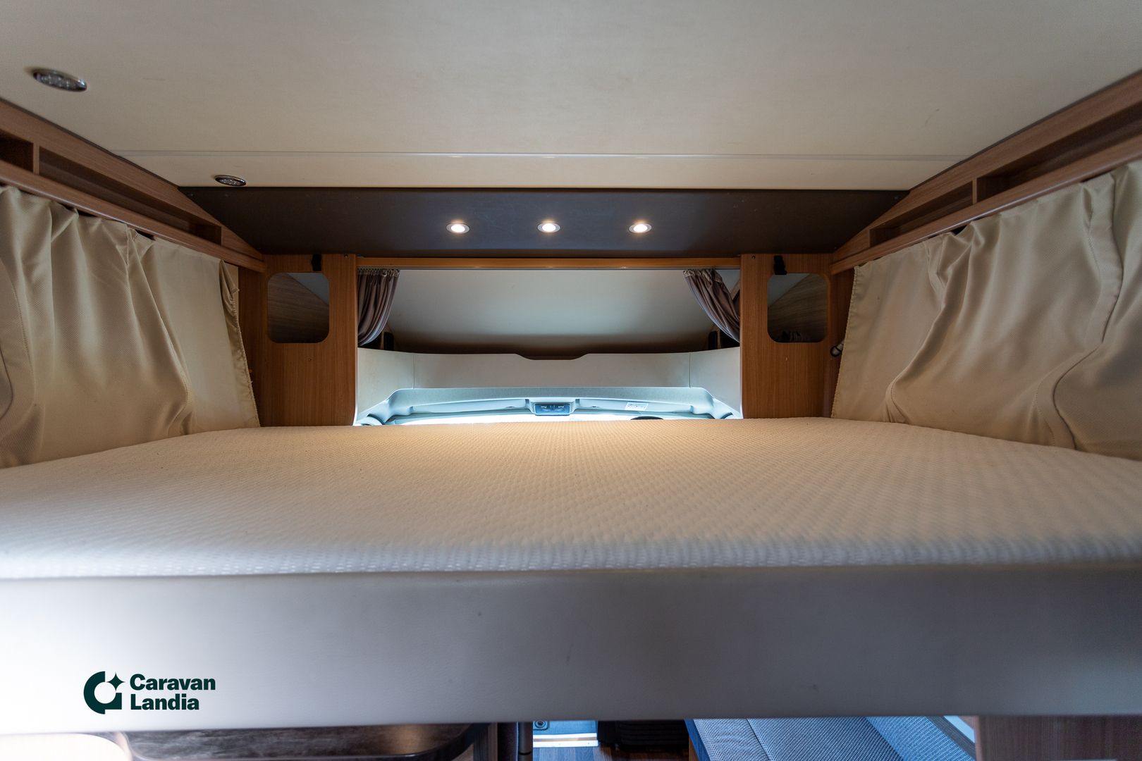 Knaus Sky Wave 700 MEG 2.3 Mjet 150 hv ** JUURI KATSASTETTU, TRUMA, LASKUVUODE, ERILLISVUOTEET, VAKKARI **, kuva 17