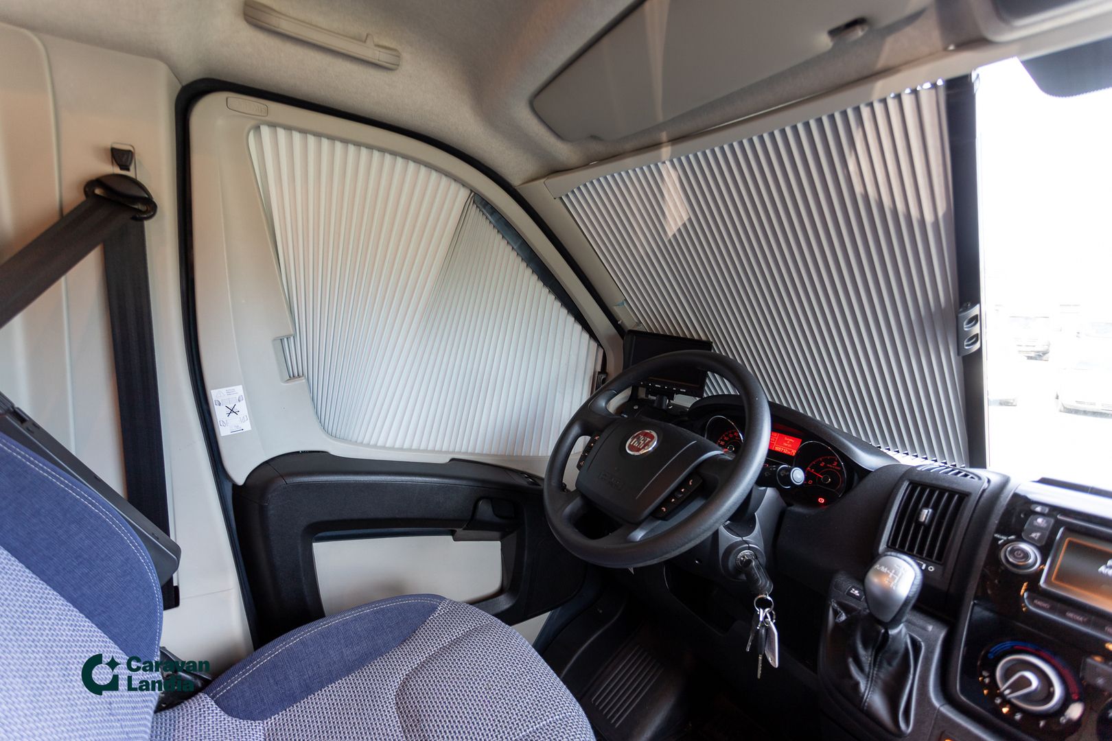 Knaus Sky Wave 700 MEG 2.3 Mjet 150 hv ** JUURI KATSASTETTU, TRUMA, LASKUVUODE, ERILLISVUOTEET, VAKKARI **, kuva 24