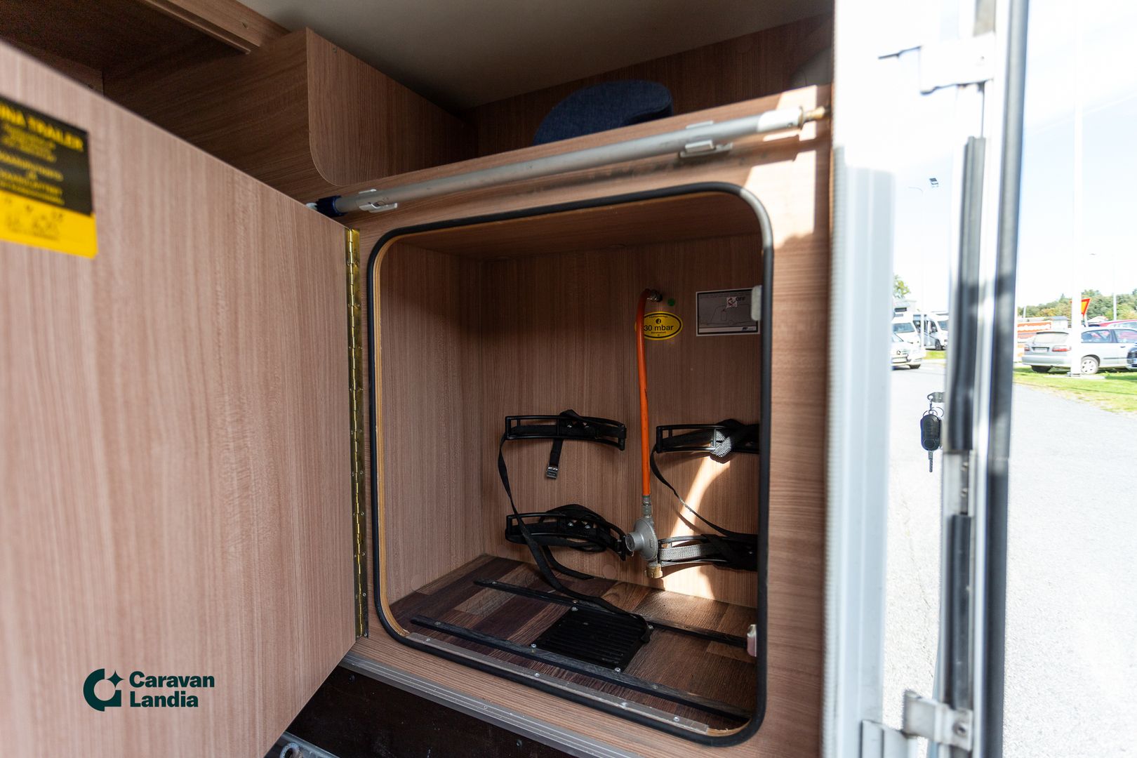 Knaus Sky Wave 700 MEG 2.3 Mjet 150 hv ** JUURI KATSASTETTU, TRUMA, LASKUVUODE, ERILLISVUOTEET, VAKKARI **, kuva 30