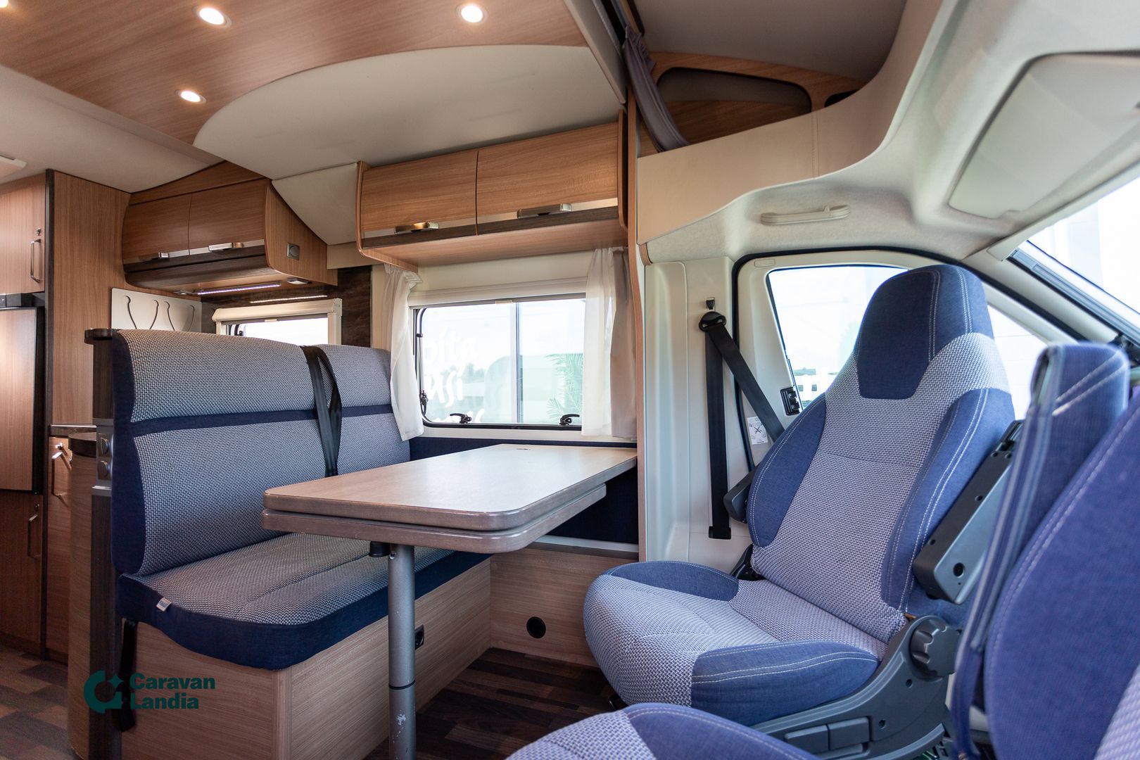 Knaus Sky Wave 700 MEG 2.3 Mjet 150 hv ** JUURI KATSASTETTU, TRUMA, LASKUVUODE, ERILLISVUOTEET, VAKKARI **, kuva 8