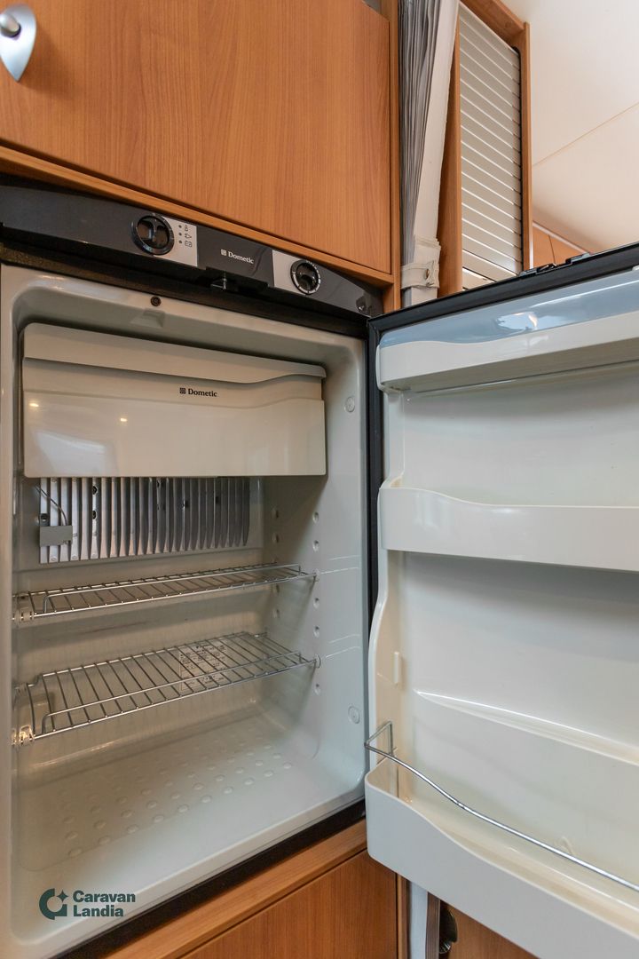 Burstner Nexxo T 720 2.3 Mjet 130hv ** TRUMA-SÄHKÖPATRUUNA, ERILLISVUOTEET, TAKA-WC, MARKIISI **, kuva 11