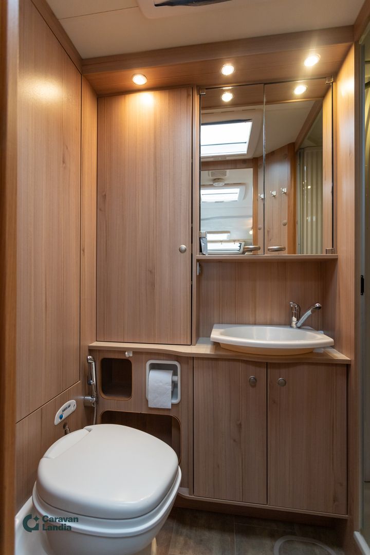 Burstner Nexxo T 720 2.3 Mjet 130hv ** TRUMA-SÄHKÖPATRUUNA, ERILLISVUOTEET, TAKA-WC, MARKIISI **, kuva 14