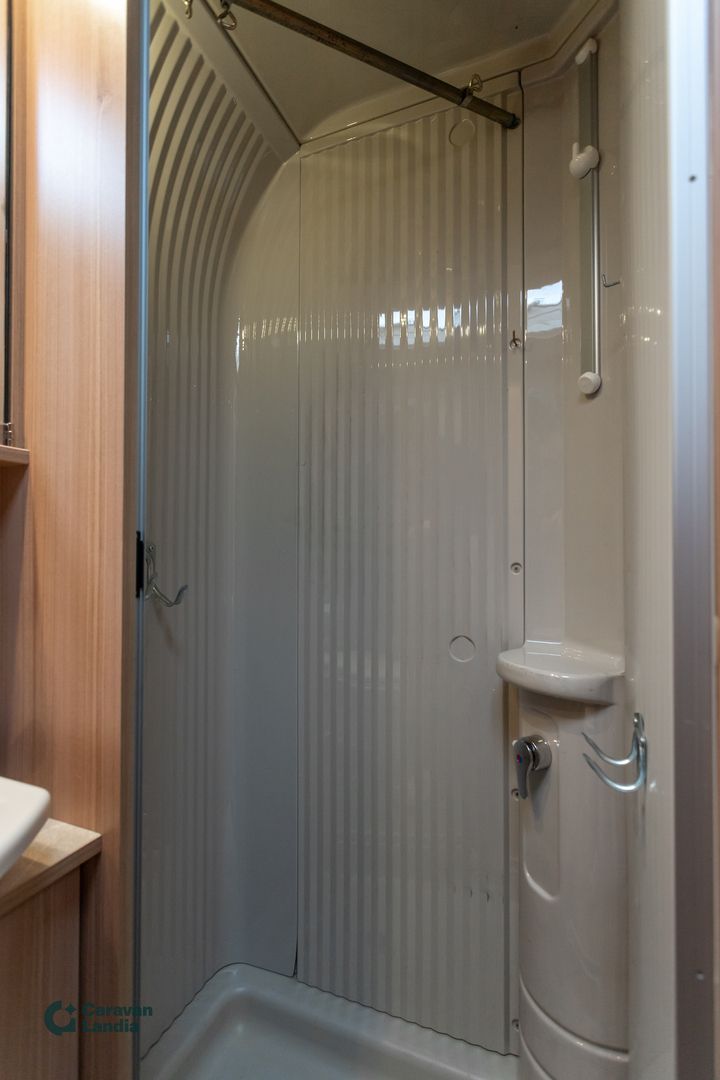 Burstner Nexxo T 720 2.3 Mjet 130hv ** TRUMA-SÄHKÖPATRUUNA, ERILLISVUOTEET, TAKA-WC, MARKIISI **, kuva 16