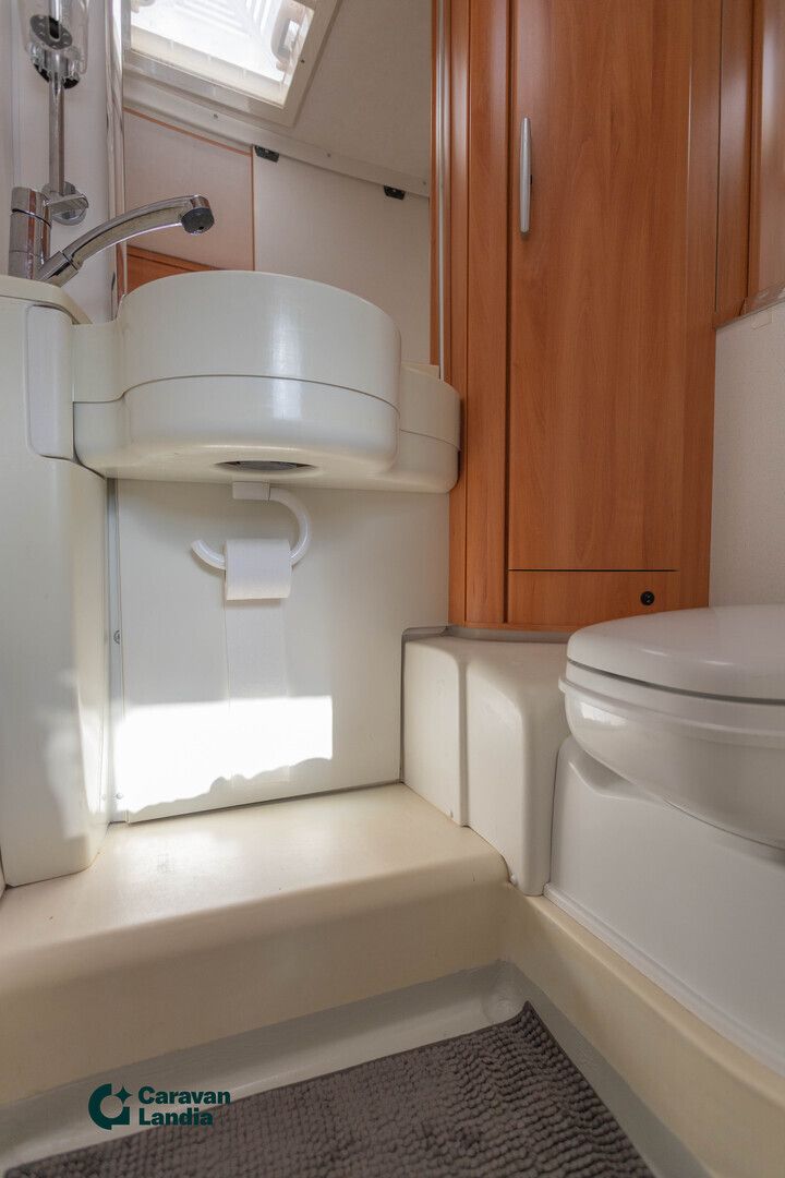 Hymer Exsis-i 512 130hv ** AURINKOPANEELI, MARKIISI, INVERTTERI **, kuva 13
