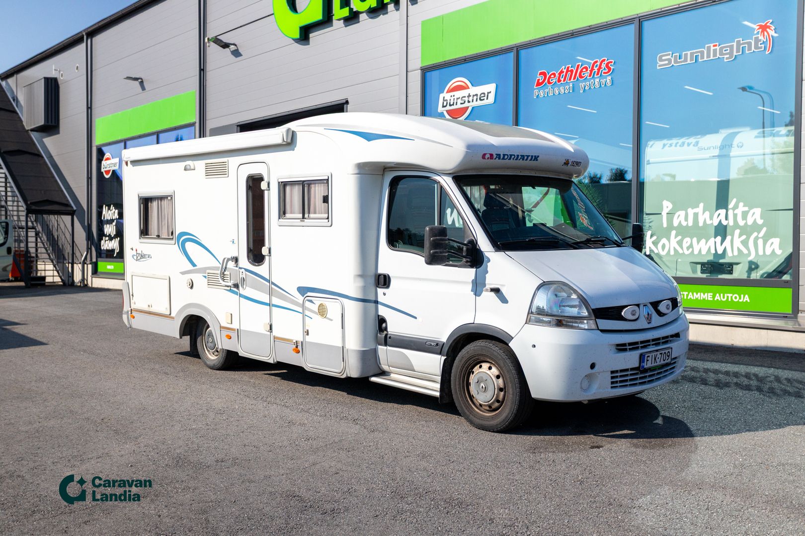 Adria Izola S687 SP 2.5 dCi 150hv ** TRUMA (KAASU/SÄHKÖ), PITKITTÄINEN-PARIVUODE, OHJAAMOILMASTOINTI **, kuva 1