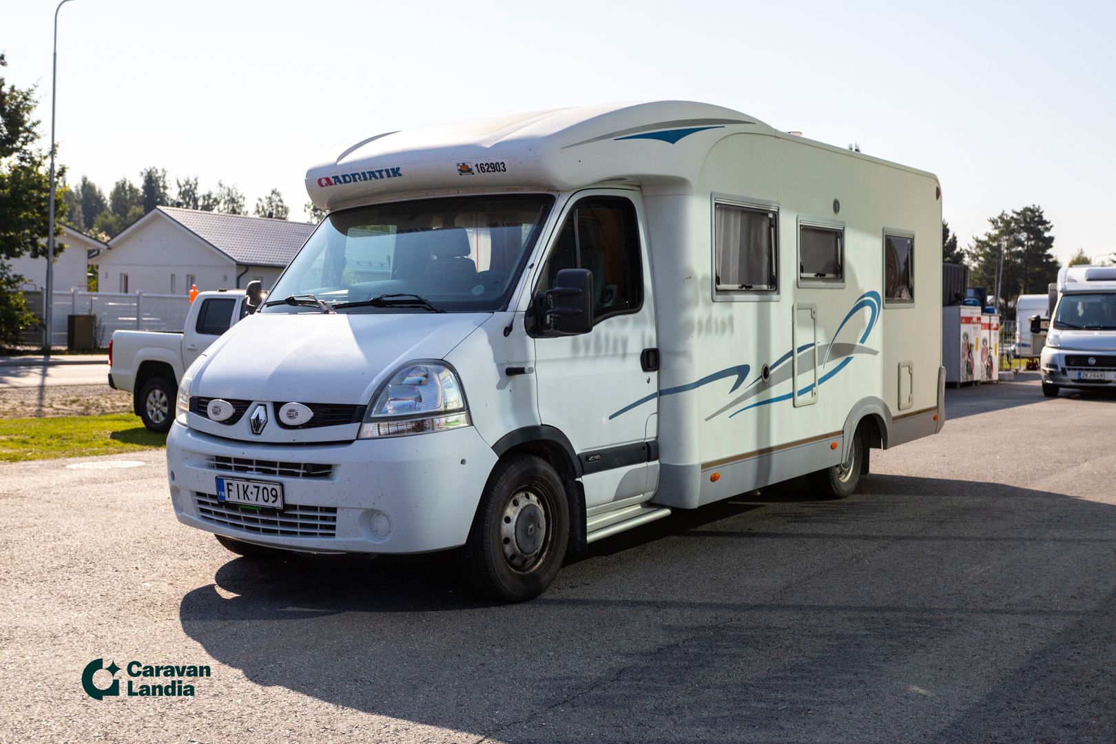 Adria Izola S687 SP 2.5 dCi 150hv ** TRUMA (KAASU/SÄHKÖ), PITKITTÄINEN-PARIVUODE, OHJAAMOILMASTOINTI **, kuva 5