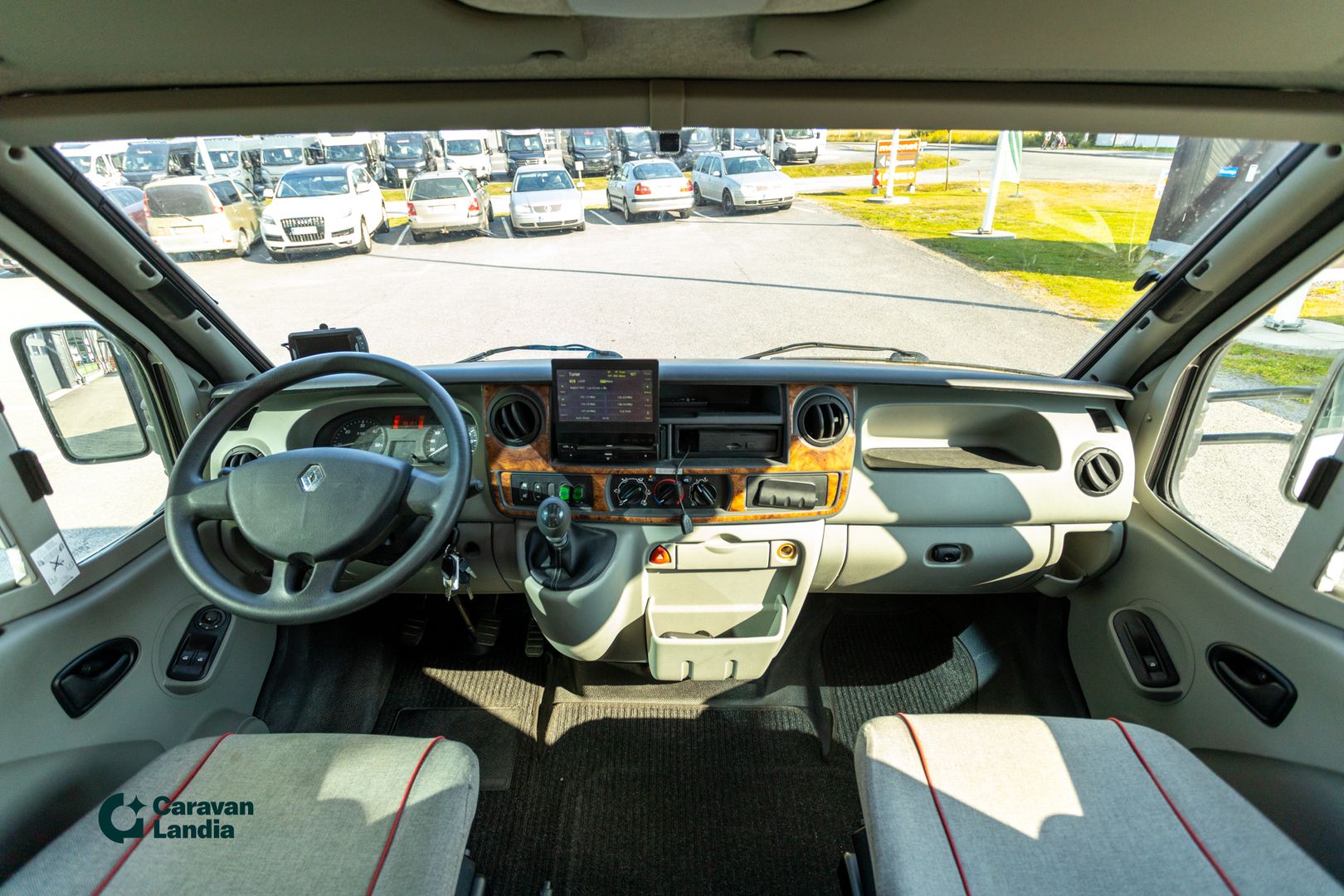 Adria Izola S687 SP 2.5 dCi 150hv ** TRUMA (KAASU/SÄHKÖ), PITKITTÄINEN-PARIVUODE, OHJAAMOILMASTOINTI **, kuva 6