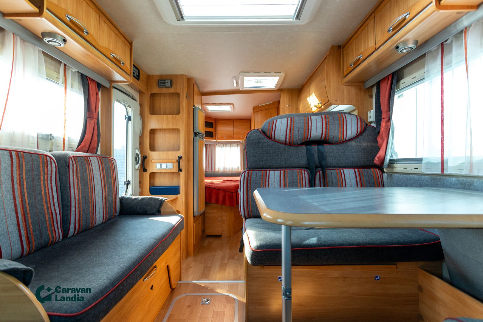 Adria Izola S687 SP 2.5 dCi 150hv ** TRUMA (KAASU/SÄHKÖ), PITKITTÄINEN-PARIVUODE, OHJAAMOILMASTOINTI **, kuva 7