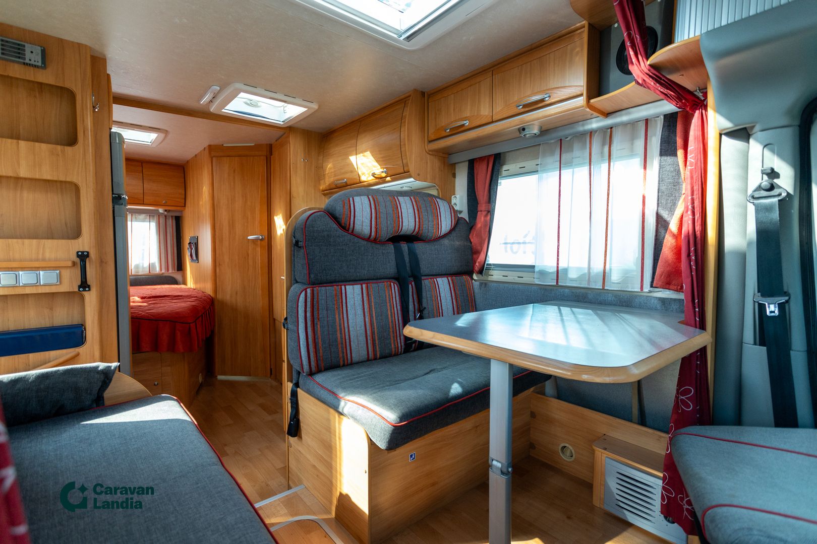 Adria Izola S687 SP 2.5 dCi 150hv ** TRUMA (KAASU/SÄHKÖ), PITKITTÄINEN-PARIVUODE, OHJAAMOILMASTOINTI **, kuva 8