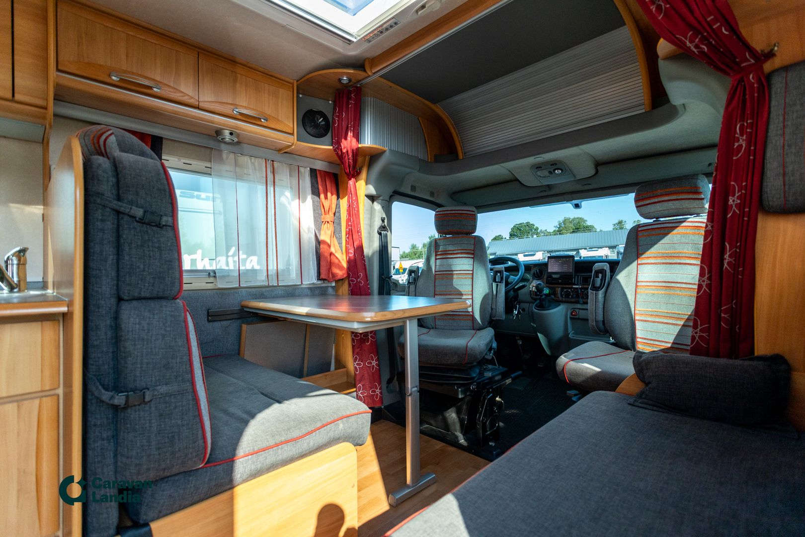 Adria Izola S687 SP 2.5 dCi 150hv ** TRUMA (KAASU/SÄHKÖ), PITKITTÄINEN-PARIVUODE, OHJAAMOILMASTOINTI **, kuva 9