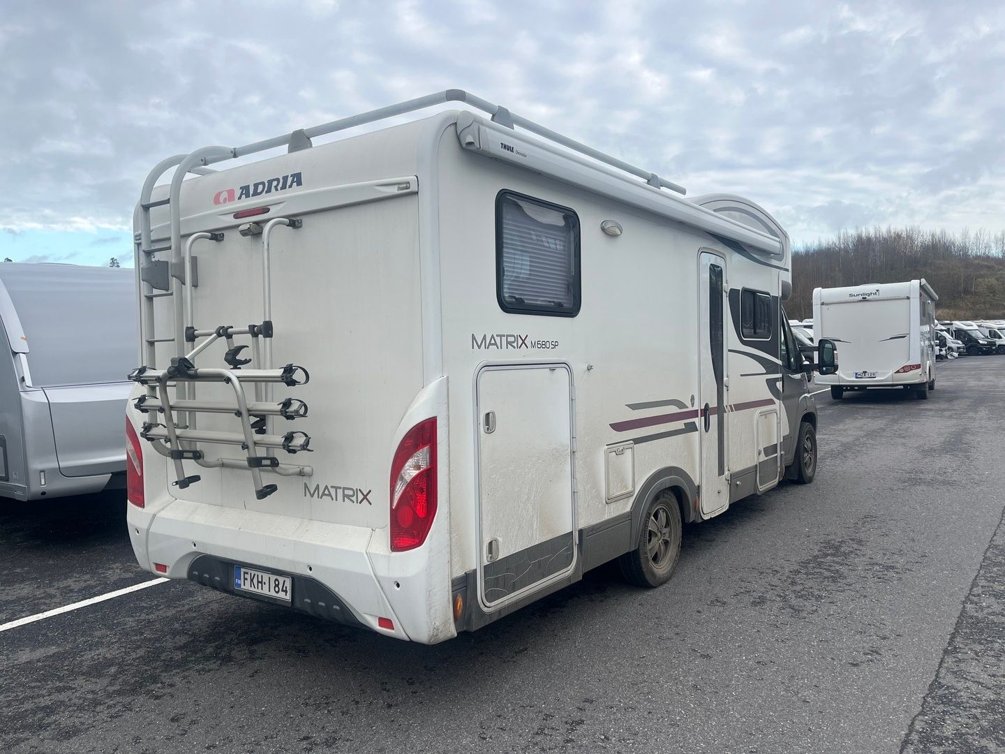 Adria Matrix M 680 SP ** JUURI TULLUT, TRUMA-SÄHKÖPATRUUNA, ILMASTOINTI, WEBASTO **, kuva 3