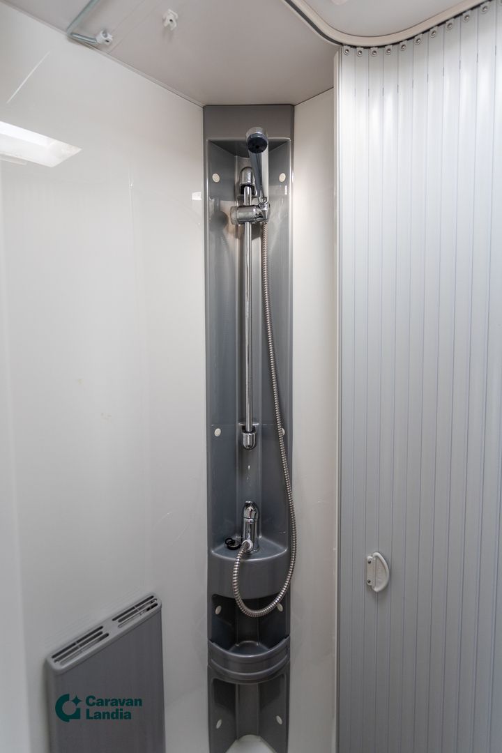 Dethleffs Advantage T6651 2.3 Mjet 150hv **ALDE(KAASU/SÄHKÖ), ILMASTOINTI, SAAREKEVUODE *, kuva 15