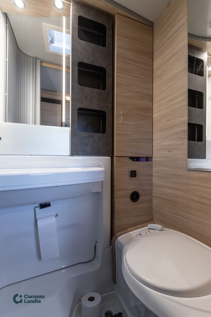 Knaus Van TI Plus 650 MEG Platinum Selection ** TRUMA-SÄHKÖPATRUUNA, ERILLISVUOTEET, AURINKOPANEELI, NELIVETO, AUTOMAATTI **, kuva 15