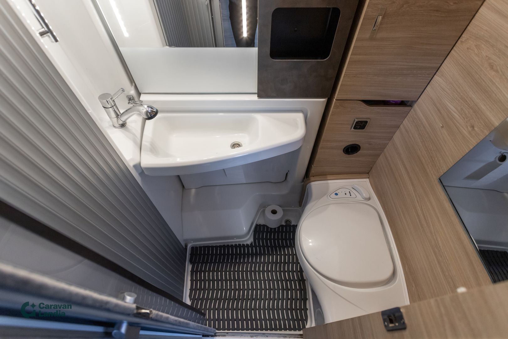 Knaus Van TI Plus 650 MEG Platinum Selection ** TRUMA-SÄHKÖPATRUUNA, ERILLISVUOTEET, AURINKOPANEELI, NELIVETO, AUTOMAATTI **, kuva 16