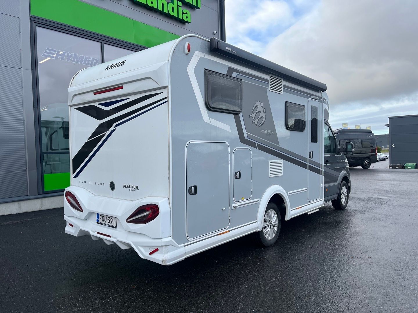 Knaus Platinum 650 TI 4x4 ** JUURI TULLUT, TRUMA-SÄHKÖPATRUUNA, AURINKOPANEELI, 180hv **, kuva 3
