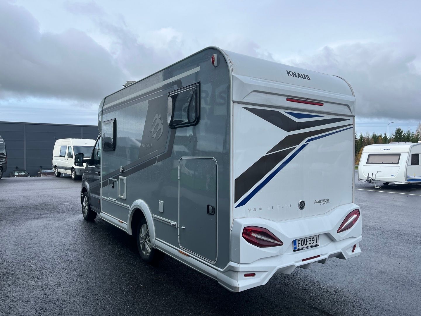 Knaus Platinum 650 TI 4x4 ** JUURI TULLUT, TRUMA-SÄHKÖPATRUUNA, AURINKOPANEELI, 180hv **, kuva 4