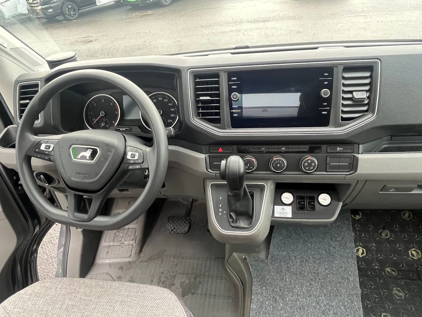 Knaus Platinum 650 TI 4x4 ** JUURI TULLUT, TRUMA-SÄHKÖPATRUUNA, AURINKOPANEELI, 180hv **, kuva 7