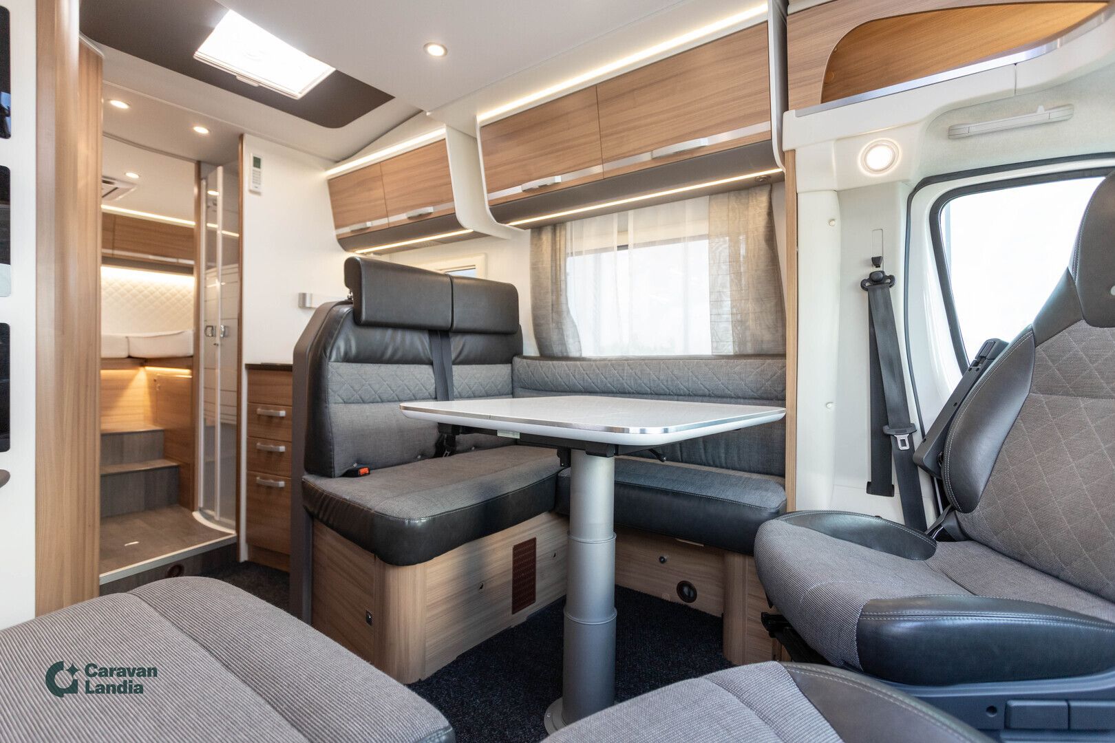 Adria Matrix 670 SL Axess 2.2 HDi 140hv ** TRUMA-SÄHKÖPATRUUNA, ERILLISVUOTEET, 2 X ILMASTOINTI, SÄHKÖ-HUBBET **, kuva 10