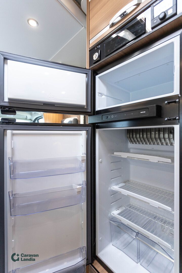 Adria Matrix 670 SL Axess 2.2 HDi 140hv ** TRUMA-SÄHKÖPATRUUNA, ERILLISVUOTEET, 2 X ILMASTOINTI, SÄHKÖ-HUBBET **, kuva 16
