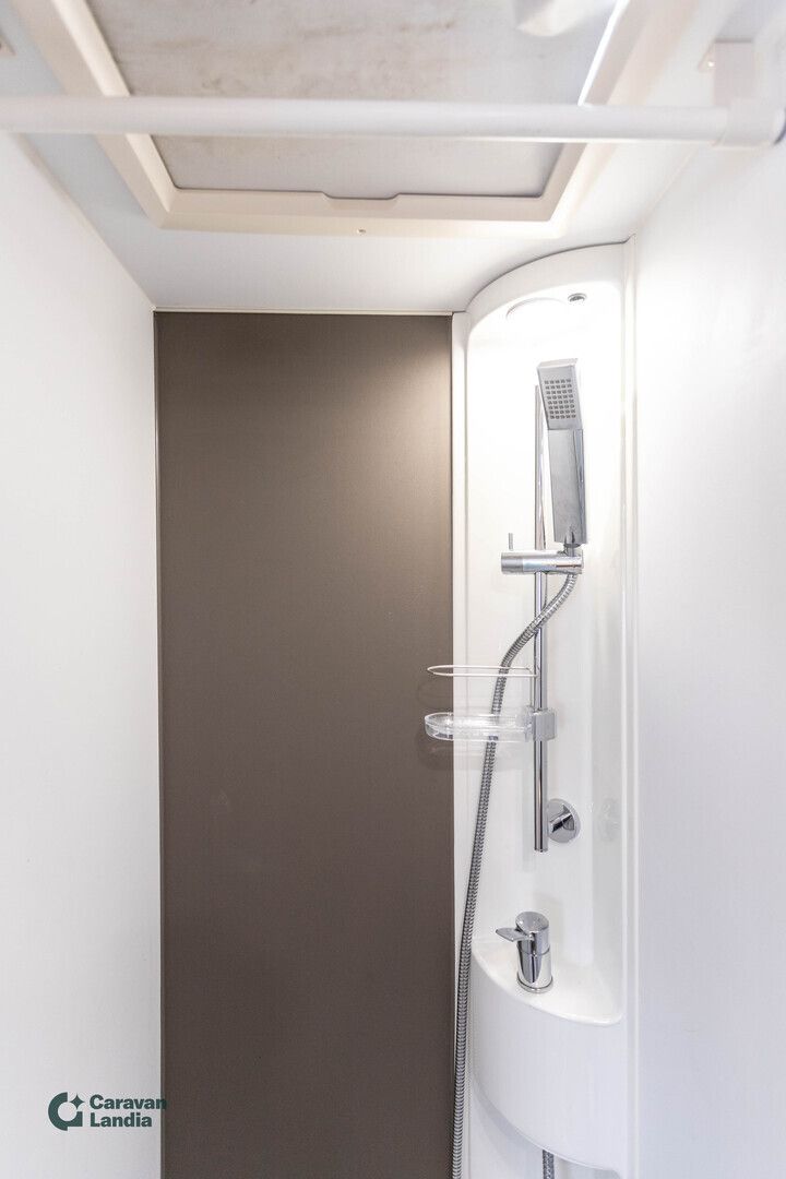 Adria Matrix 670 SL Axess 2.2 HDi 140hv ** TRUMA-SÄHKÖPATRUUNA, ERILLISVUOTEET, 2 X ILMASTOINTI, SÄHKÖ-HUBBET **, kuva 19