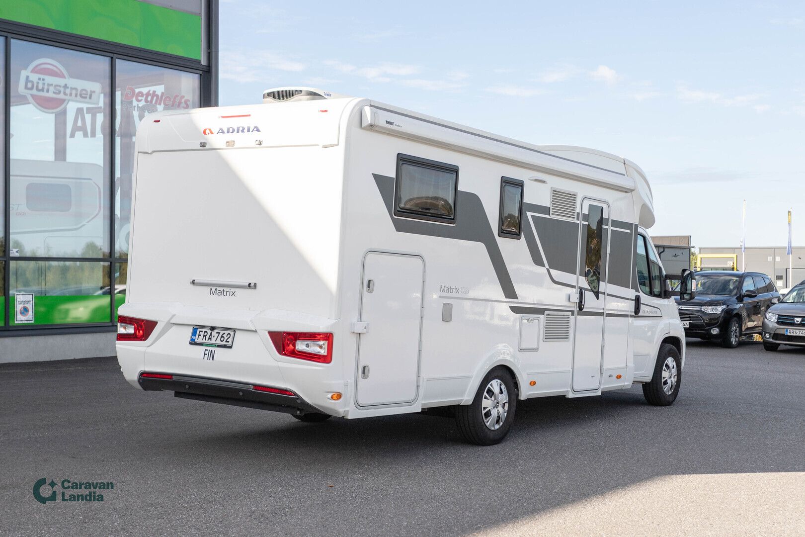 Adria Matrix 670 SL Axess 2.2 HDi 140hv ** TRUMA-SÄHKÖPATRUUNA, ERILLISVUOTEET, 2 X ILMASTOINTI, SÄHKÖ-HUBBET **, kuva 3
