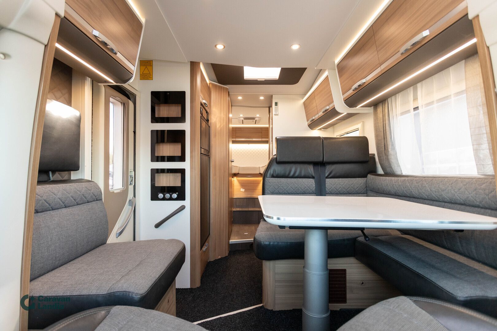 Adria Matrix 670 SL Axess 2.2 HDi 140hv ** TRUMA-SÄHKÖPATRUUNA, ERILLISVUOTEET, 2 X ILMASTOINTI, SÄHKÖ-HUBBET **, kuva 8