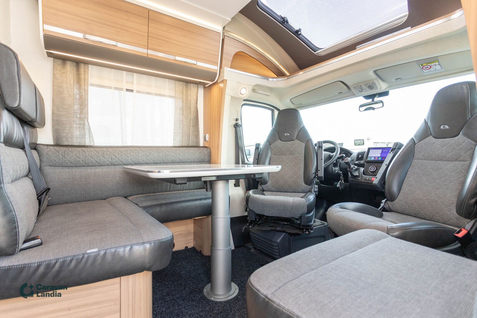 Adria Matrix 670 SL Axess 2.2 HDi 140hv ** TRUMA-SÄHKÖPATRUUNA, ERILLISVUOTEET, 2 X ILMASTOINTI, SÄHKÖ-HUBBET **, kuva 9