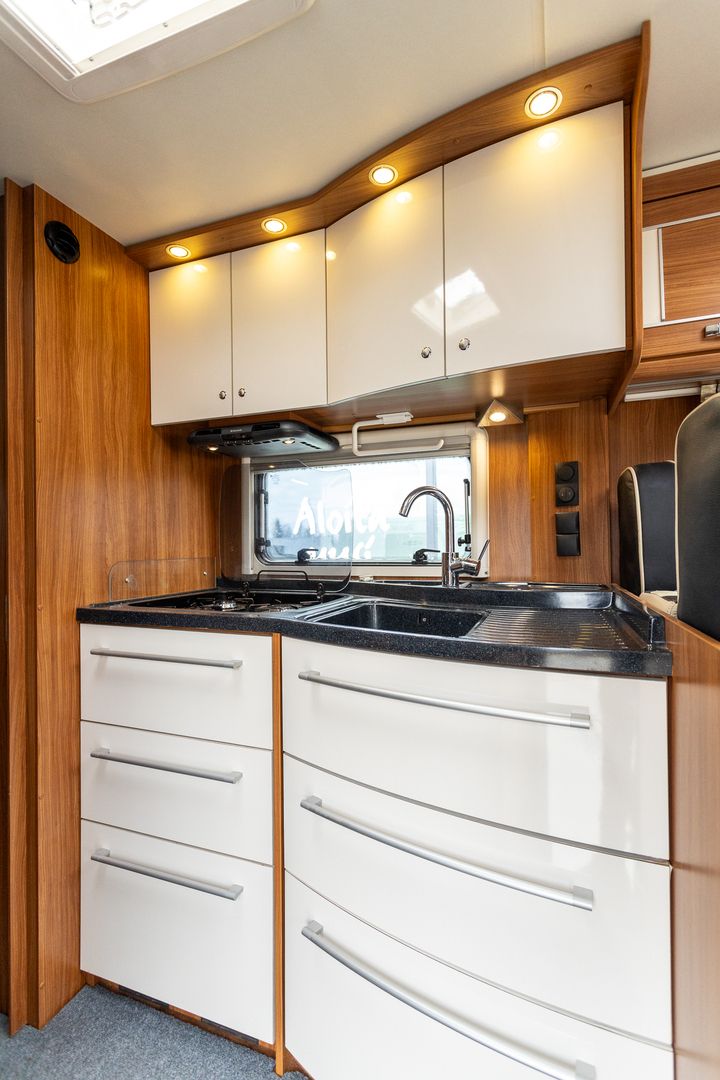 Dethleffs Globetrotter XLI 3.0 Mjet 180 hv ** WEBASTO, AUTOMAATTI, GENERAATTORI, SAAREKEVUODE **, kuva 11