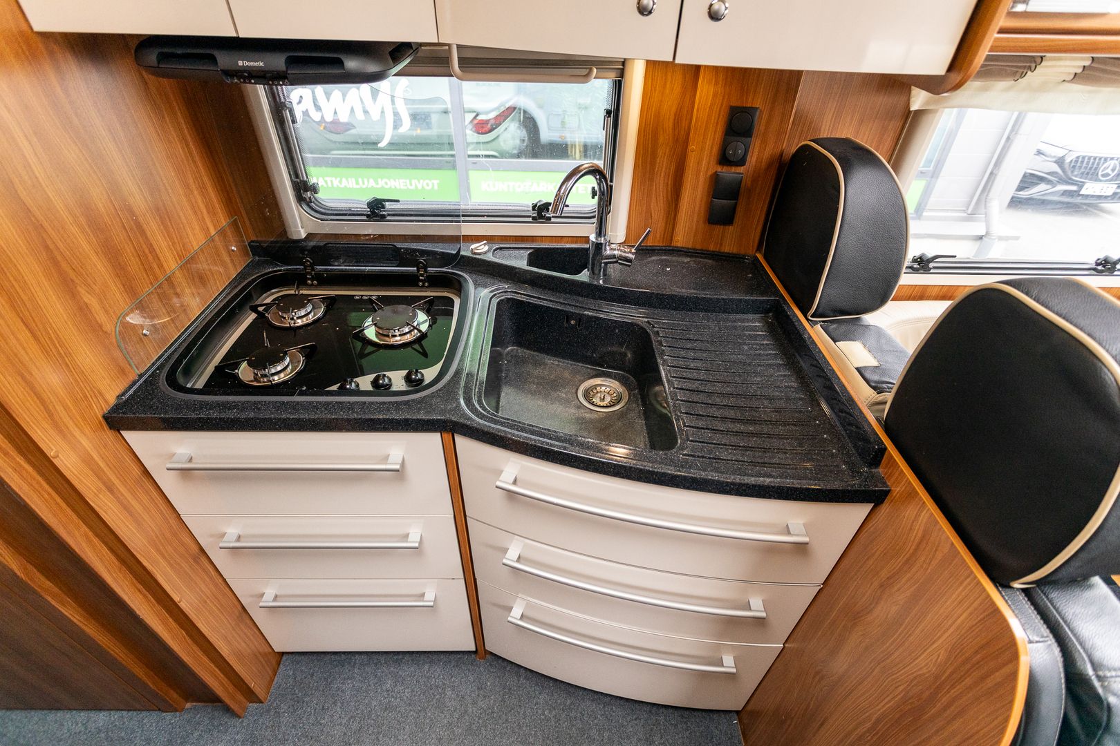 Dethleffs Globetrotter XLI 3.0 Mjet 180 hv ** WEBASTO, AUTOMAATTI, GENERAATTORI, SAAREKEVUODE **, kuva 12