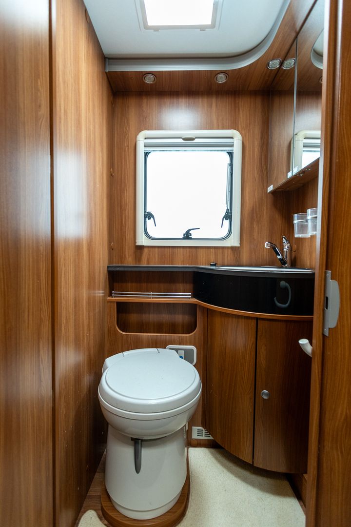 Dethleffs Globetrotter XLI 3.0 Mjet 180 hv ** WEBASTO, AUTOMAATTI, GENERAATTORI, SAAREKEVUODE **, kuva 16