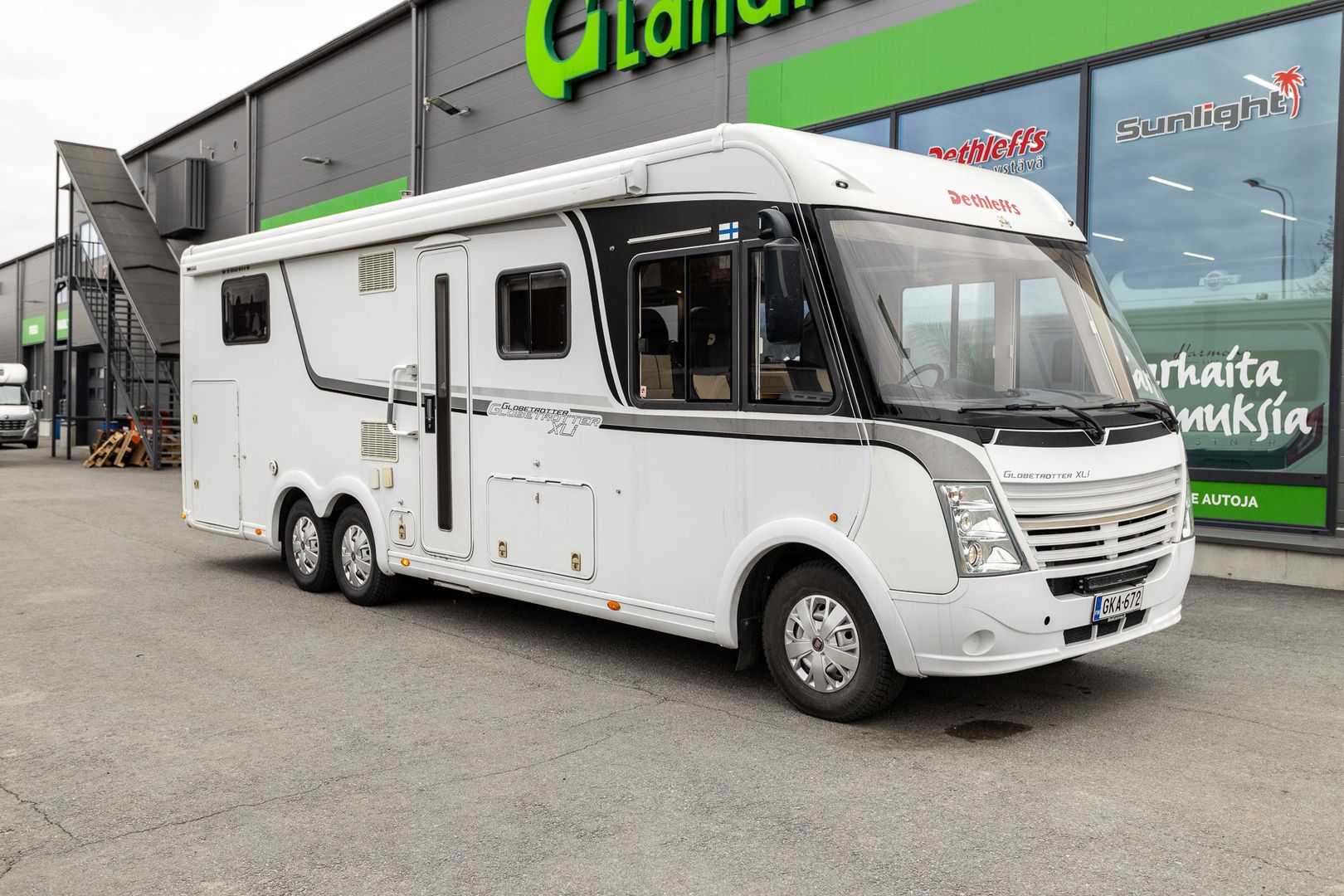 Dethleffs Globetrotter XLI 3.0 Mjet 180 hv ** WEBASTO, AUTOMAATTI, GENERAATTORI, SAAREKEVUODE **, kuva 1