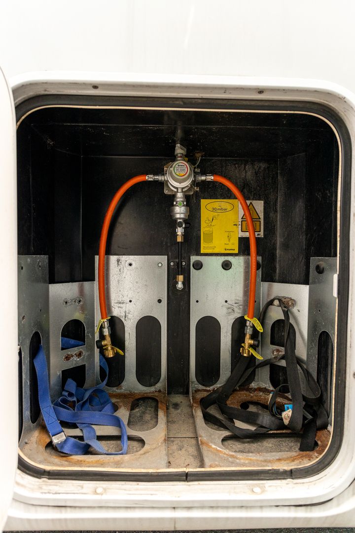 Dethleffs Globetrotter XLI 3.0 Mjet 180 hv ** WEBASTO, AUTOMAATTI, GENERAATTORI, SAAREKEVUODE **, kuva 29