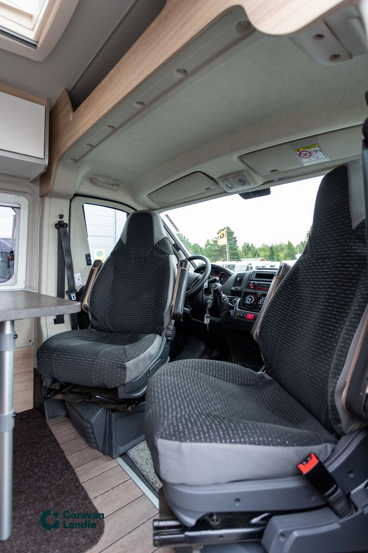 Weinsberg Carabus 600K 2.3 Mjet 120hv ** TRUMA, KERROSVUODE, MAKUUPAIKAT NELJÄLLE **, kuva 10