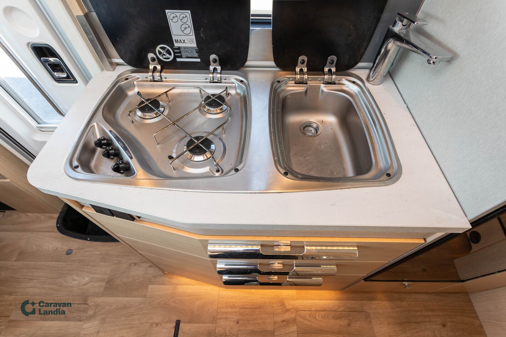 Hymer B-ModernComfort I 580 417 CDI 170hv **ALDE, ERILLISVUOTEET, AUTOMAATTI, TALVIPAKETTI**, kuva 12