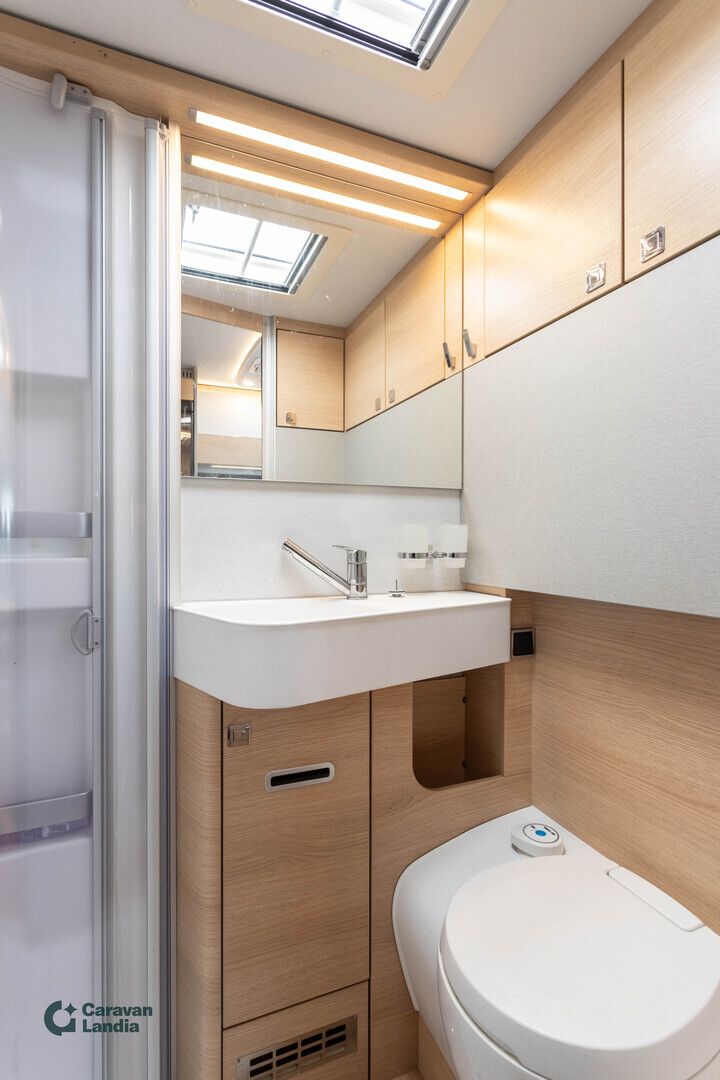 Hymer B-ModernComfort I 580 417 CDI 170hv **ALDE, ERILLISVUOTEET, AUTOMAATTI, TALVIPAKETTI**, kuva 14