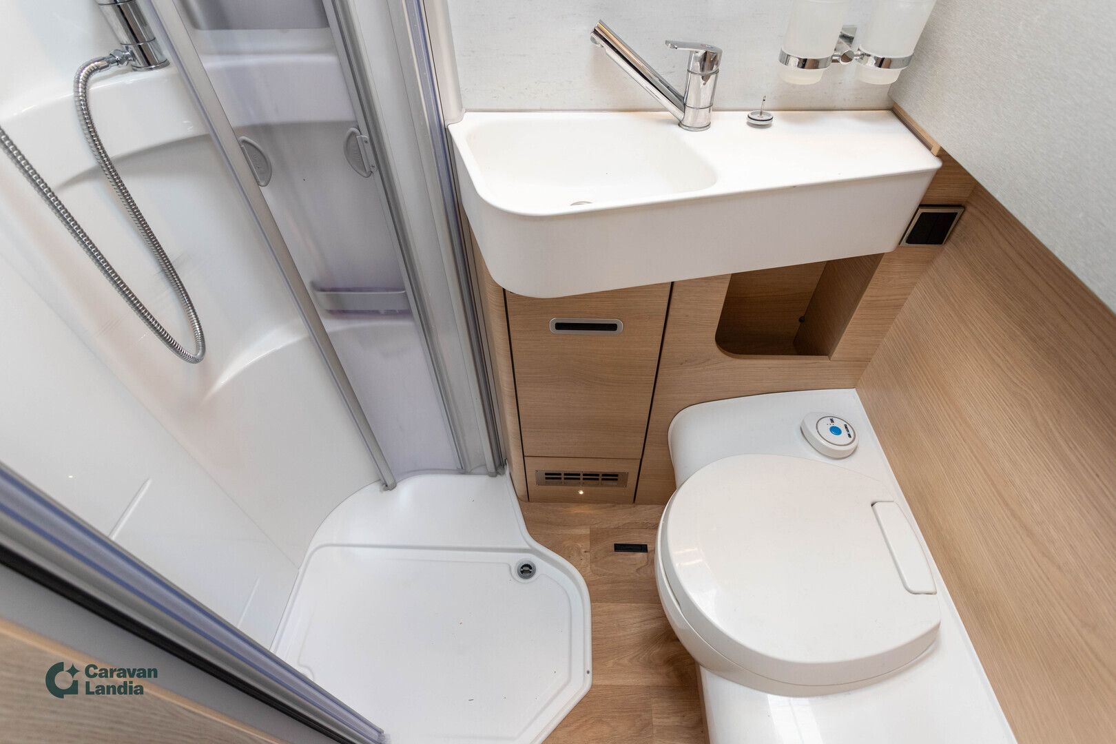 Hymer B-ModernComfort I 580 417 CDI 170hv **ALDE, ERILLISVUOTEET, AUTOMAATTI, TALVIPAKETTI**, kuva 15