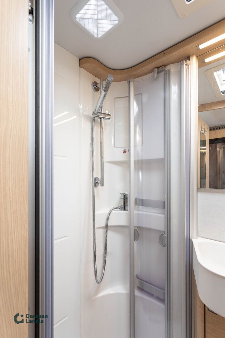 Hymer B-ModernComfort I 580 417 CDI 170hv **ALDE, ERILLISVUOTEET, AUTOMAATTI, TALVIPAKETTI**, kuva 16