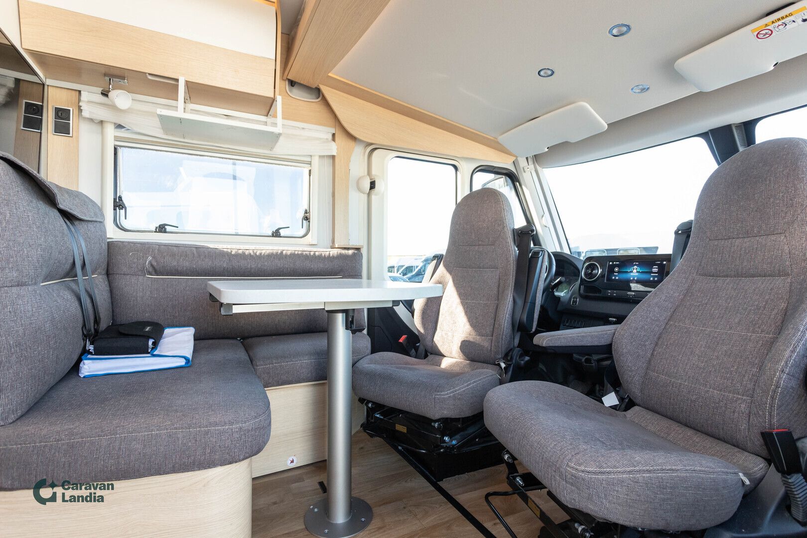 Hymer B-ModernComfort I 580 417 CDI 170hv **ALDE, ERILLISVUOTEET, AUTOMAATTI, TALVIPAKETTI**, kuva 8