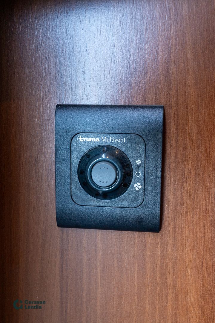 Carthago Chic E-Line I 51QB 177hv **SAAREKEVUODE, 2x ILMASTOINTI, HYDRAULISET TUKIJALAT**, kuva 26