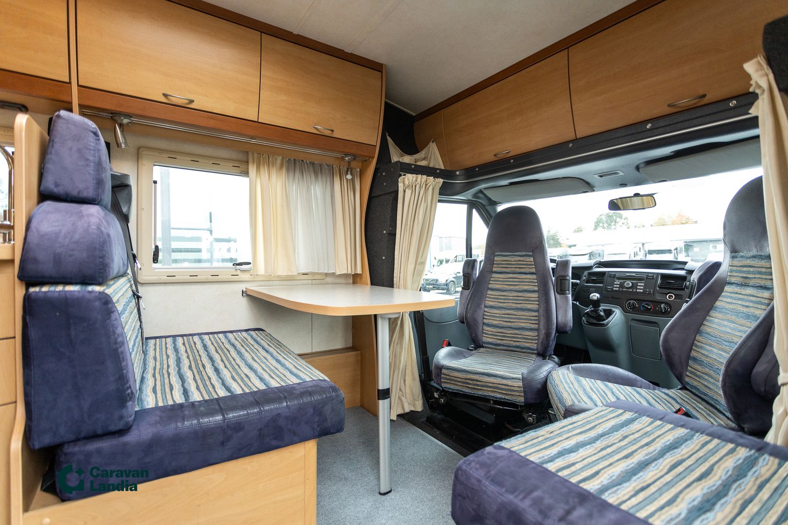 Eura Mobil PT 672 SB 2.2 TDCi 130hv ** TRUMA (KAASU/SÄHKÖ), PITKITTÄINEN-PARIVUODE, KAASU-UUNI **, kuva 11