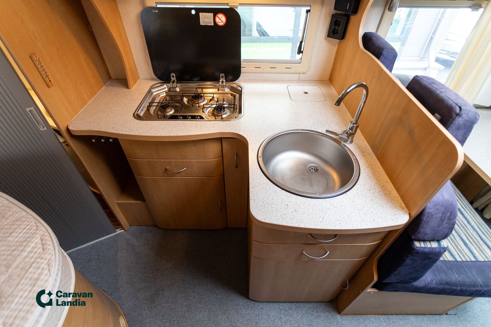 Eura Mobil PT 672 SB 2.2 TDCi 130hv ** TRUMA (KAASU/SÄHKÖ), PITKITTÄINEN-PARIVUODE, KAASU-UUNI **, kuva 13