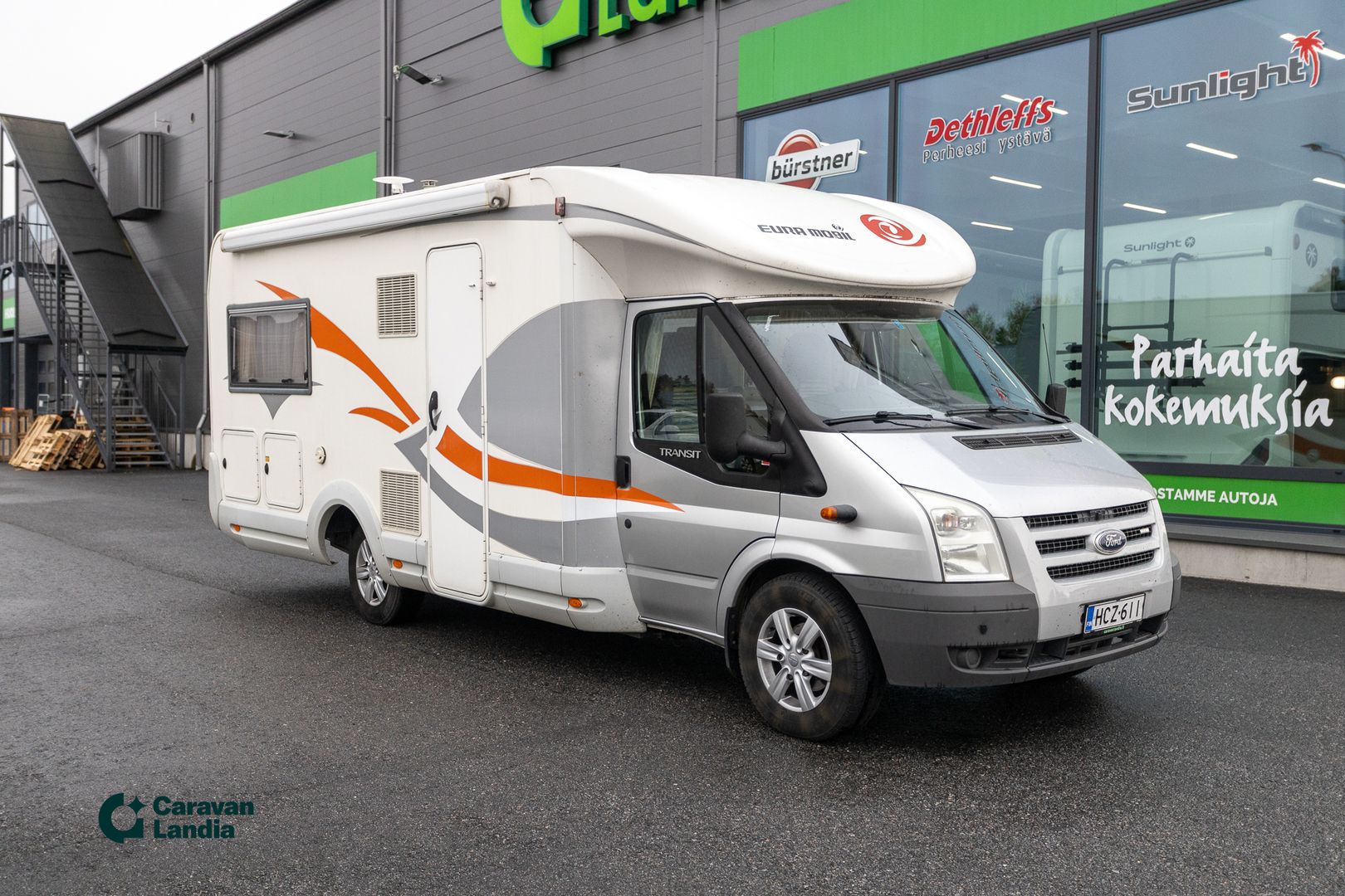 Eura Mobil PT 672 SB 2.2 TDCi 130hv ** TRUMA (KAASU/SÄHKÖ), PITKITTÄINEN-PARIVUODE, KAASU-UUNI **, kuva 1