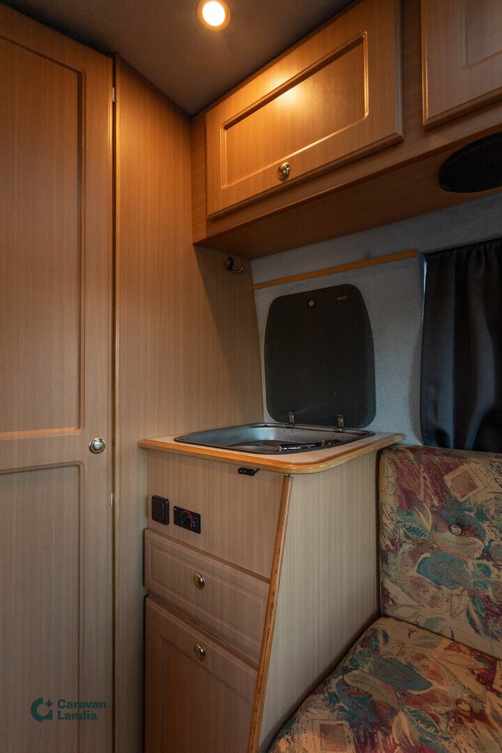 Casa Car Boxer 2.8 HDi 130 hv ** WEBASTO-KESKUSLÄMMITYS, KERROSVUODE, PITKÄ SOHVA, VETOKOUKKU **, kuva 10