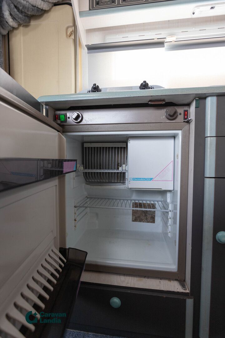 Weinsberg Meteor 290 1.9 82hv ** TRUMA, PYÖRÄTELINE, MARKIISI **, kuva 17