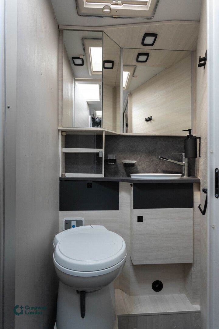 Challenger 328 Graphite Ultimate 2.0 EcoBlue 170hv ** DIESEL-KESKUSLÄMMITYS, SAAREKEVUODE, SÄHKÖ-HUBBET, AURINKOPANEELI **, kuva 11